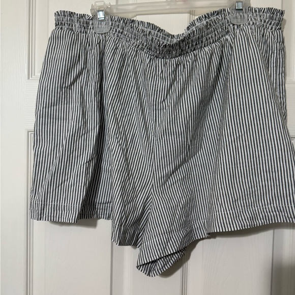 American Eagle 2xl Shorts NWT - Picture 1 of 3